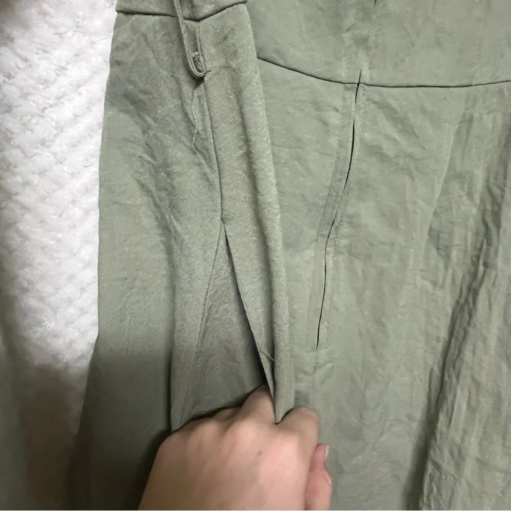 Entro Sage Green Romper with Long Sleeves and Collar Zip Up Size Small NWT - Picture 6 of 7